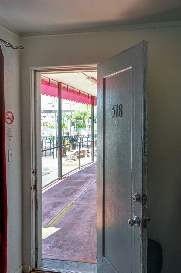 Richard's Hotel 2*